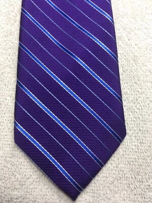 CORBATA IZOD HOMBRE MORADA CON RAYAS AZULES 2,75 X 56 NUEVA SIN ETIQUETAS Foto 1 de 4