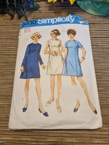 Simplicity 8330 Schnittmuster Damen 60er Jahre Kleid Größe 50" Brustumfang Vintage BIENE - Bild 1 von 4
