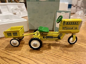 Hallmark Kiddie Car Classic 1961 Murray Super Deluxe Traktor mit Anhänger Pedal - Bild 1 von 17