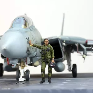 Set 3: ProPainted 1:48 US Navy Top Gun Pilot (senza aereo) - Foto 1 di 6