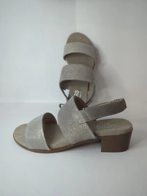 "NUEVAS sandalias de tacón Munro Kristal talla 5 W de gamuza brillante champán EE. UU. 1,5"""  Foto 1 de 4