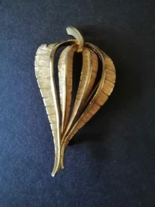 Vintage Gold Toned Leaf Leaves Lapel Brooch Pin 2.5" Textured Statement - Picture 1 of 3