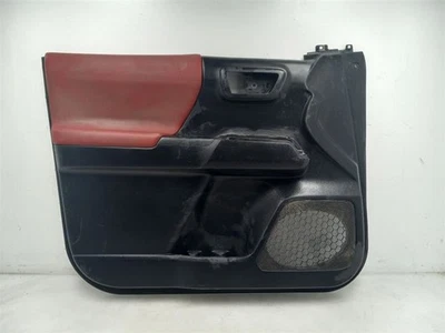 Toyota Tacoma SR5 2019 doble cabina lado del conductor panel de puerta delantera  Foto 1 de 4