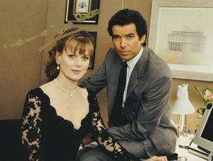 Foto de James Bond firmada a mano de 8x6 pulgadas de Samantha Bond - Imagen 1 de 1