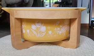 VINTAGE PYREX GOLD FLOWERS CASSEROLE LARGE BOWL 475-B 2.5 - Picture 1 of 17