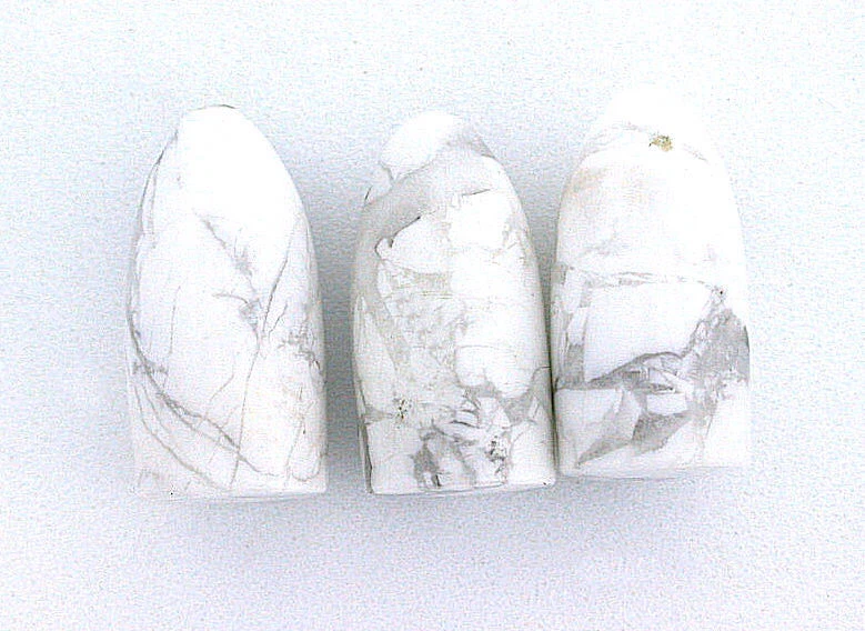 UNA piedra preciosa cabujón cabujón cabujón howlita blanco natural bala cúpula alta de 18 mm x 9 mm  Foto 1 de 1