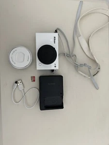 Nikon 1 J4 18.4MP Digital SLR Camera - White (Kit w/ 10-30mm Lens) - Picture 1 of 13