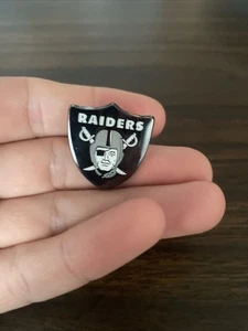 Las Vegas Raiders NFL Enamel Pin Football Collectible Lapel Hat Backpac - Picture 1 of 3