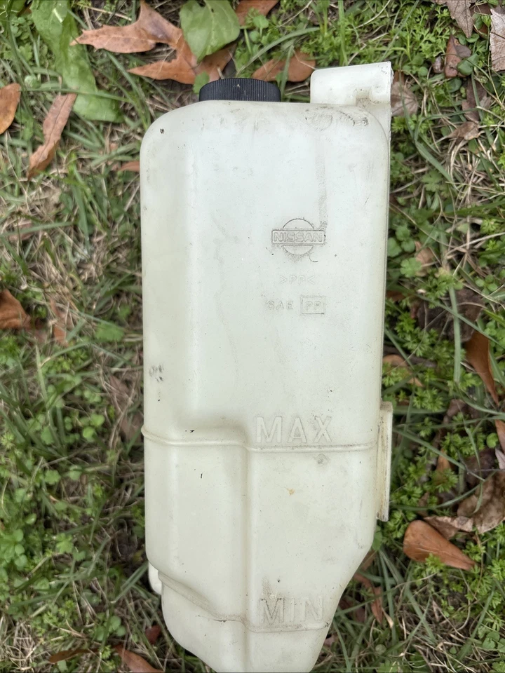 Contenedor refrigerante líquido refrigerante tanque y tapa Infiniti M45 2003-2004 Foto 1 de 4