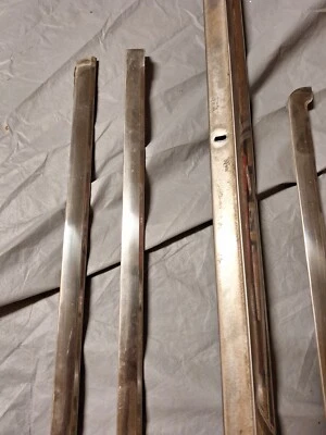 1967 Chevrolet Impala 2Dr FASTBACK ACABAMENTO DA JANELA TRASEIRA  - Imagem 1 de 4