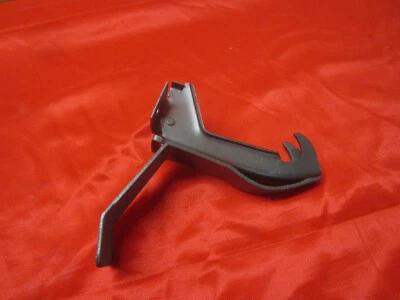 Plymouth Fury 1969 capó pestillo de seguridad Foto 1 de 3