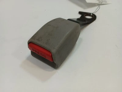 Серая левая передняя пряжка ремня безопасности водителя от 2004 Toyota Tacoma 12464917 - Изображение 1 из 4