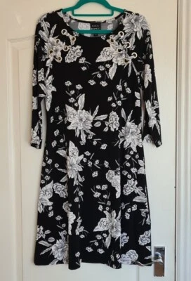 Coco Bianco 3/4 Sleeve Grommet Detail Floral Dress, Black/White, New, Size M - Image 1 of 4