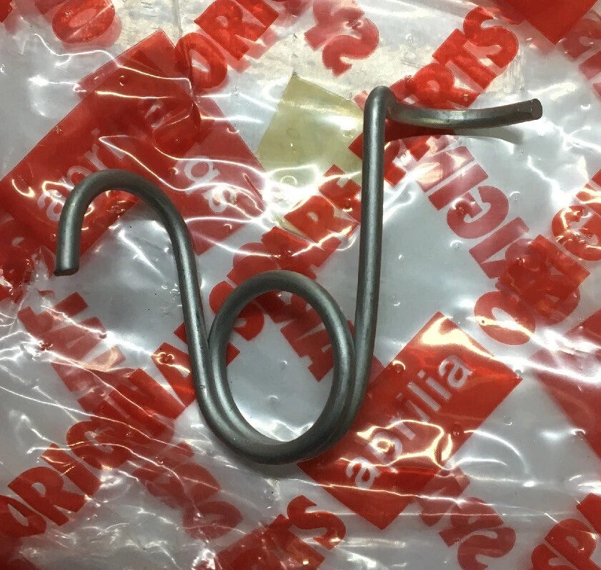 8221032 Molla Ritorno Leva Freno Posteriore Aprilia Red Rose 50 1989 - 1992  - Immagine 1 di 1