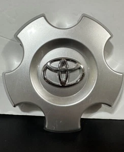 2003-2007 OEM Toyota Tundra Silver Center Cap - Bild 1 von 3