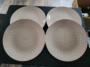 Cheeky I Help End Hunger Set di 4 piatti per insalata rosa e bianco 8" - Foto 1 di 6