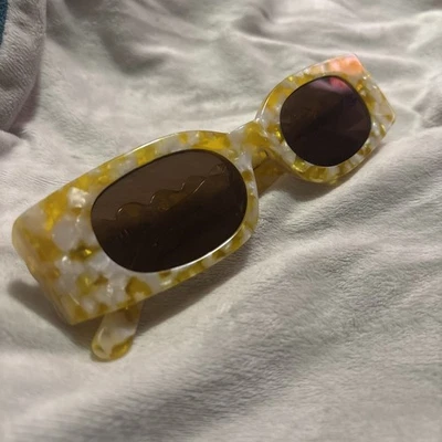 Anthropologie прямоугольник волнистый храм солнцезащитные очки абажуры желтый мрамор оригинал $54 - Изображение 1 из 3