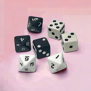 2005 Star Wars Risk Clone Wars Board Game Replacement 7 Dice White & Black OEM - Picture 1 of 2