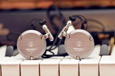 Auriculares con clip de aluminio ajustables Audio-Technica ATH-EM7X serie Import Foto 1 de 4