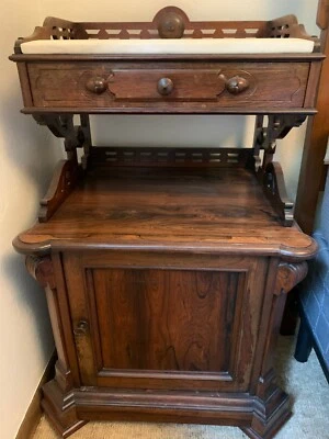 Medio cómodo victoriano de palo de rosa RARO 2 niveles. Todo original. Posiblemente T. Brooks. Foto 1 de 4