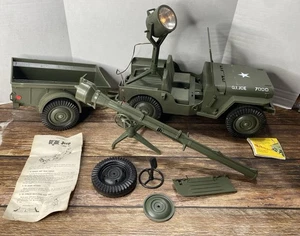 Juego de combate oficial Jeep Hasbro GI JOE 7000 de colección años 60, cañón y reflector - Imagen 1 de 15