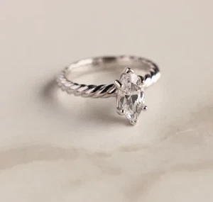 Massives gedrehtes Seil Band in 10 K Weißgold & 0,52 kt Moissanit Verlobungsring FN - Bild 1 von 4