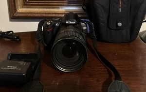 Nikon D40x DSLR digital camera w/ 18-200mm lenses + battery + charger - Picture 1 of 6