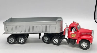 Tractor Manitou B-Model Mack First Gear 1960 2000 con remolque de volteo 1/34 como nuevo en caja Foto 1 de 4