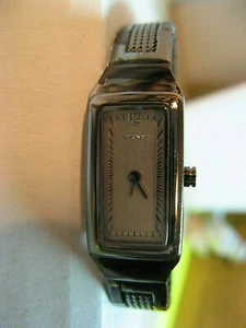 DKNY ALL STAINLESS WOMAN'S 7 JEWEL WATCH/GOOD COND/KEEPS TIME/NEW BATT/WR-5ATM. - Picture 1 of 6