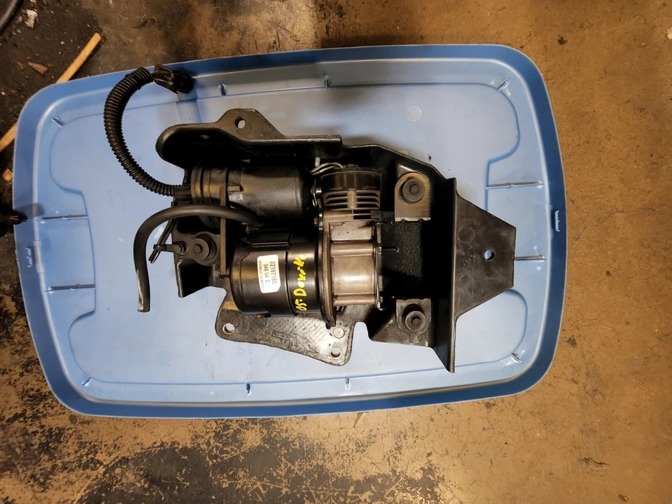 1999 2000 2001 02 2003 2004 2005 CADILLAC SEVILLE DEVILLE SUSPENSION COMPRESSOR - Image 1 of 1