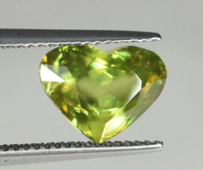 3.10  ct  SPARKLING  FINE GREENISH YELLOW    NATURAL SPHENE - Heart  See Vdo  WR - Image 1 of 2