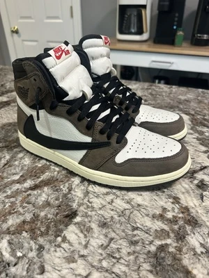 Talla 10.5 - Jordan 1 Retro OG x Travis Scott High Mocha Foto 1 de 4