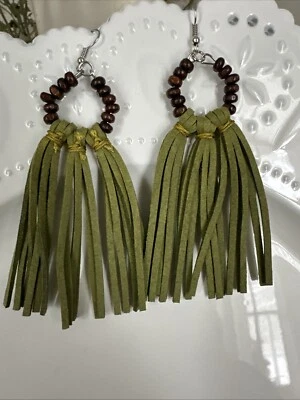 J CREW Bosque Verde Borla Gamuza Tribales Pendientes Flecos Nuevo OFERTA 4 CARIDAD❤️317 Foto 1 de 4