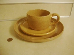 Collectible BYBEE Art POTTERY 3pc LUNCH Set Cup 2 Diff Plates Sandy Brown Marked - Picture 1 of 8