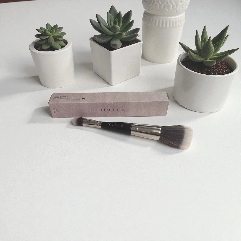 Mally Brocha de Maquillaje Rostro y Ojos Doble Final Doble Fibra Nueva Tamaño Completo Foto 1 de 1