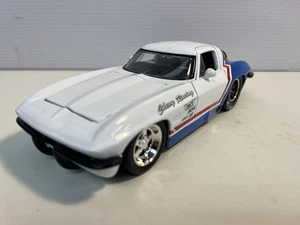 1963 Chevy Corvettte Diecast Model in 1/24 Scale by Jada - Picture 1 of 6