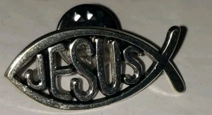 Pin de solapa de metal esmaltado Pinback tono plateado Jesucristo pez Ichthys religión  - Imagen 1 de 7