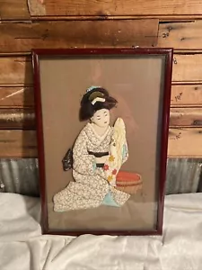 Geisha Frau Textil Kissen Kunst gerahmt 3D Shadowbox Japanisch 13" x 19" - Bild 1 von 10