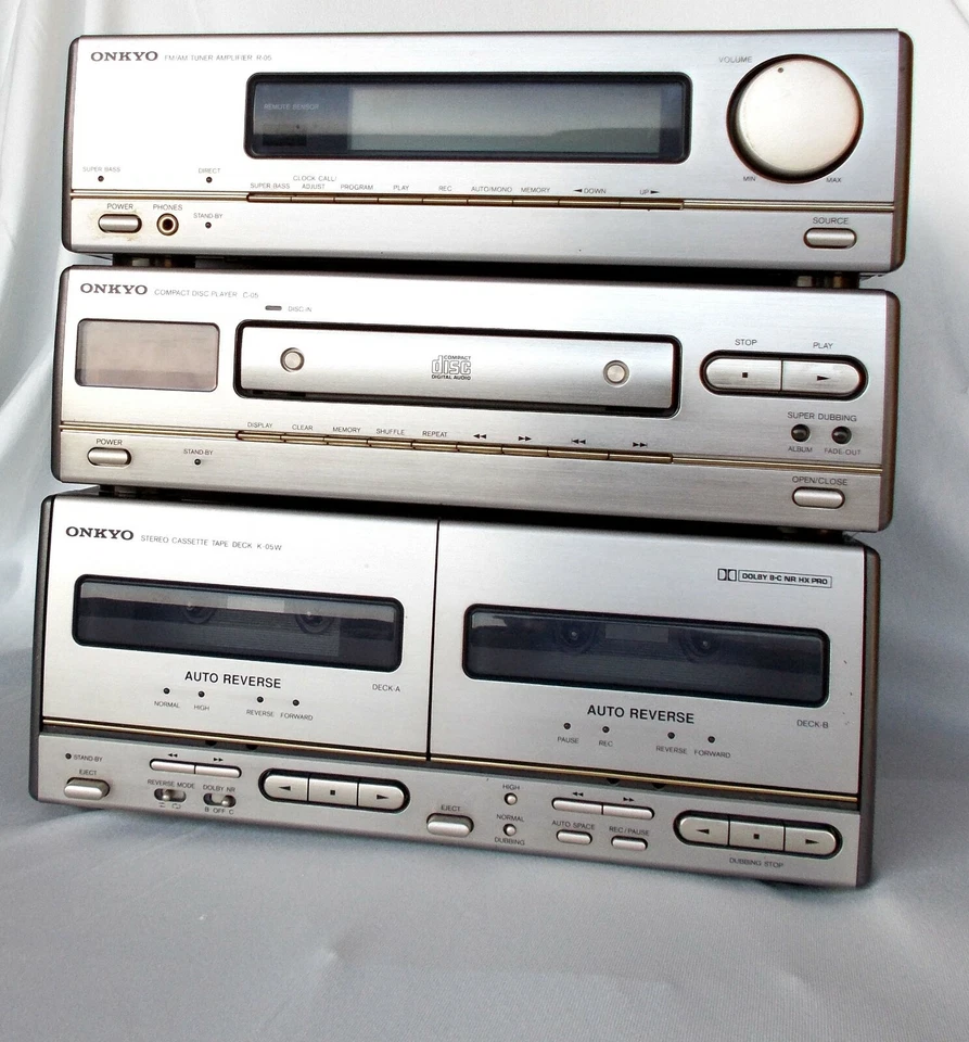  ONKYO SINTOAMPLIFICATORE R-05 -CD PLAYER -TAPE DECK DOPPIA MECCANICA-  - Immagine 1 di 4