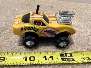 De colección Rough Rider Corvette Piranha 4X4 pisotón a batería, ¡funciona! - Imagen 1 de 6