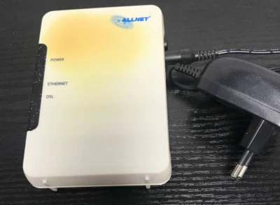 ALLNET ALL0333C  ADSL-Ethernet-Bridge-Modem mit Steckernetzteil - weiss/vergilbt - Bild 1 von 3