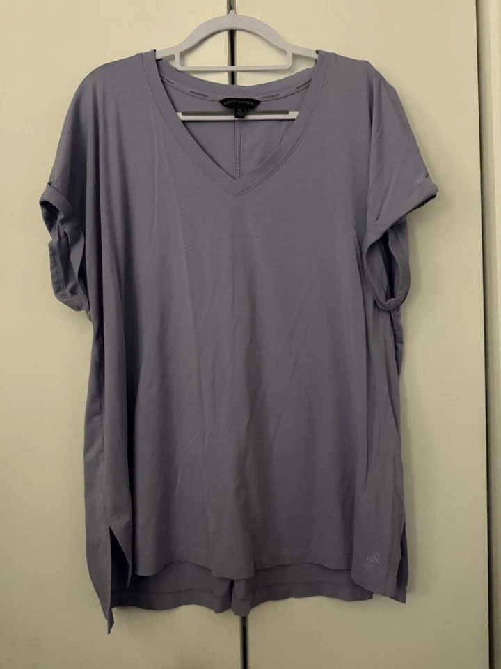 Banana Republic Women’s V-Neck Shirt Lavender 2XL Relaxed Fit - Image 1 of 4
