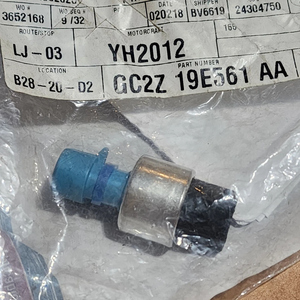 Interruptor de ciclo de embrague de aire acondicionado Ford Lincoln Town Car 2003-2005 Motorcraft YH2012 Foto 1 de 1