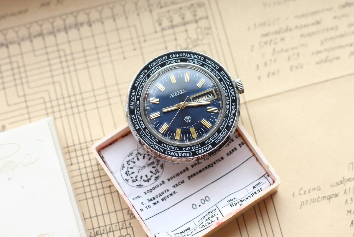 Raketa ワールドタイム ルネット付き 手巻き 腕時計 2025年最新