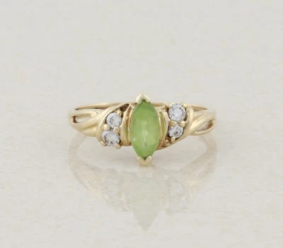Anillo de peridoto natural y circonita cúbica de oro amarillo de 10k talla 7 Foto 1 de 4