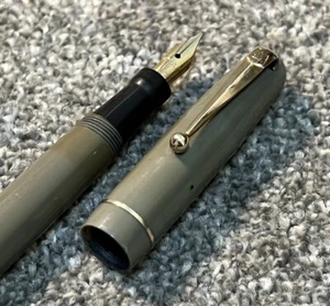 SWAN 3130 FOUNTAIN PEN SELF FILL FOUNTAIN PEN-14Ct SWAN NIB-GREY-GOLD TRIM-(A19) - Foto 1 di 10