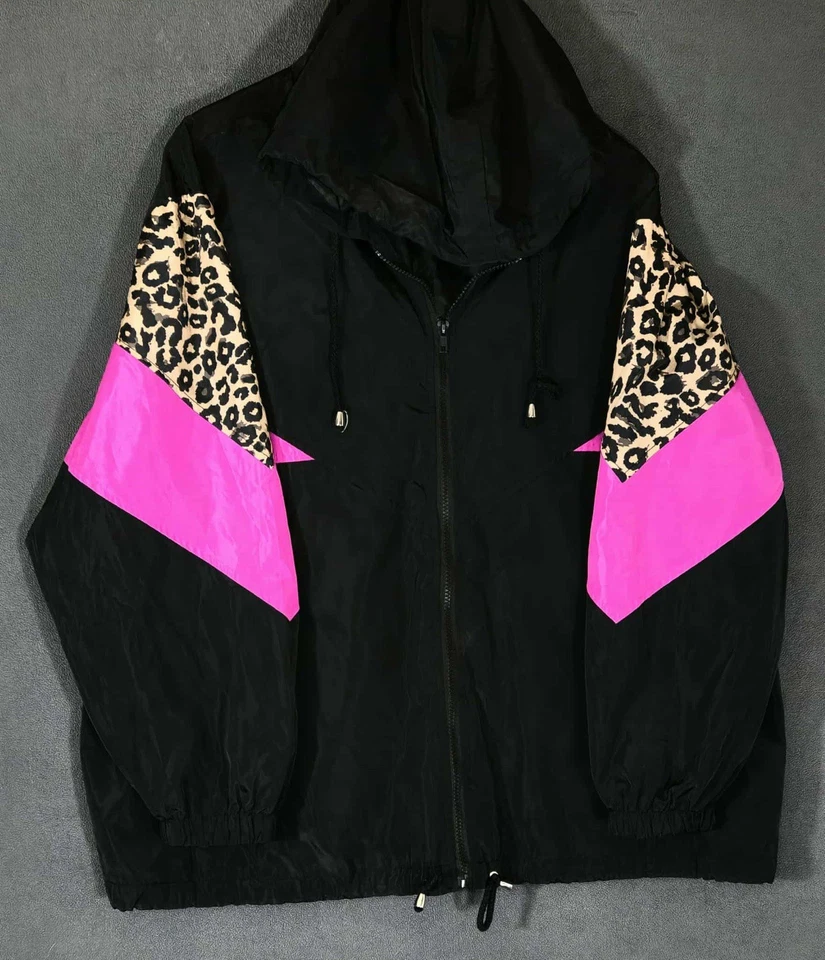 Chaqueta cortavientos deportiva New Look 3X negra rosa estampado de leopardo retro #3 Foto 1 de 4