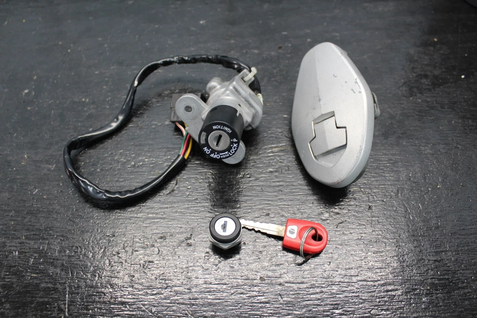 03-06 JUEGO DE LLAVES DE ENCENDIDO DUCATI 749 999 OEM TAPA DE GAS Y BLOQUEO DE ASIENTO 04 05 2005 Foto 1 de 4