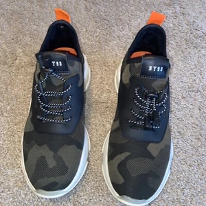 Womens Steve Madden Camo NY 99 sneakers Worn Once Size 8.5 - Picture 1 of 7