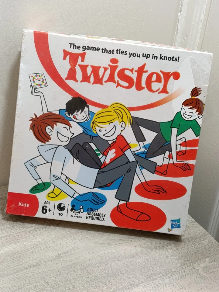 Popular Twister Family Game by Hasbro 2009 MINT